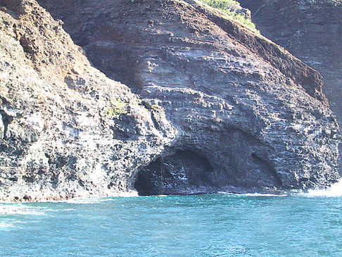 Höhlen in der Steilküste - Hawaii