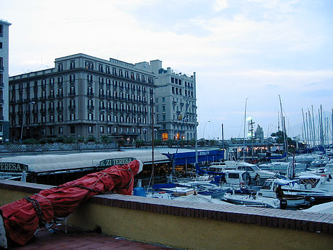 Hafen und Strandpromenade - Kampanien (Neapel)